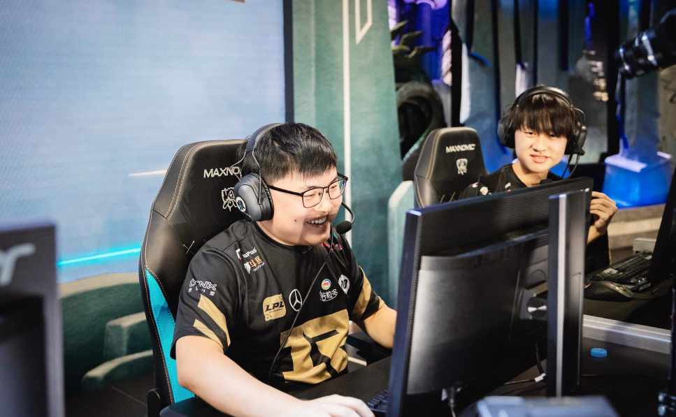 竞技宝-包含Uzi爆冷击败巴塞罗那，势不可挡引爆全场！的词条