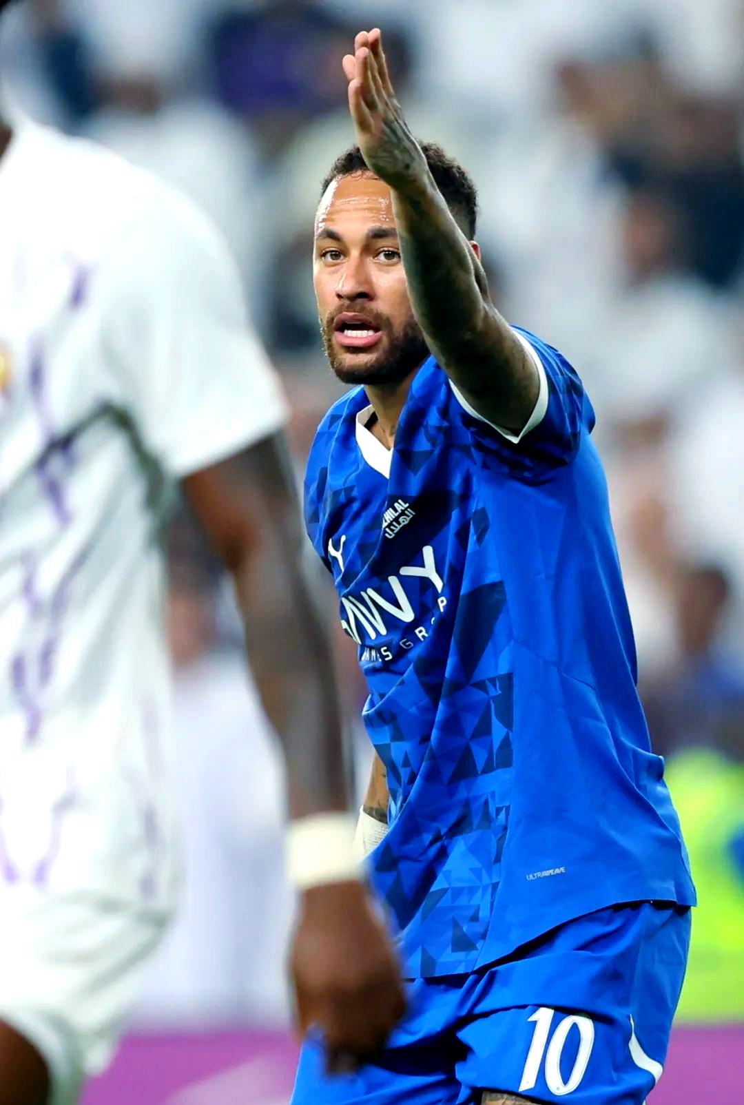 关于内马尔回归赛场，精彩发挥首场状态亮眼，SKT观众沸腾！的信息